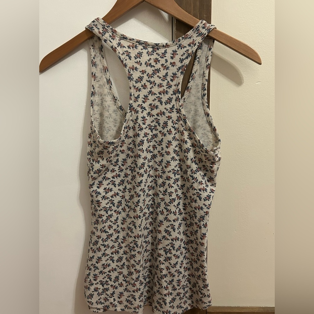 Floral Button-Front Tank Top - Picture 3 of 4